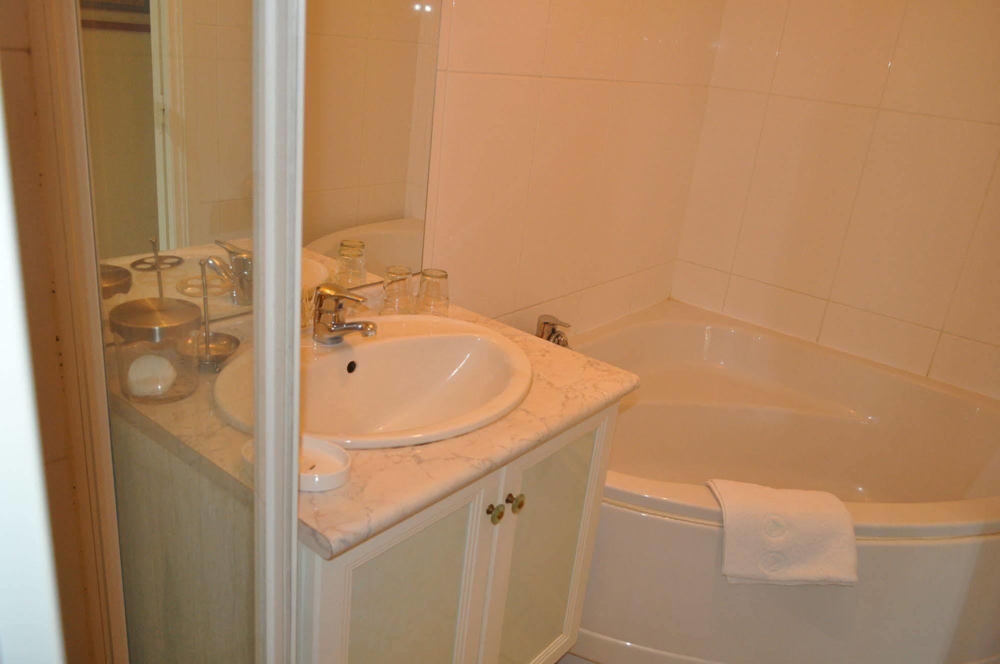 Le Chateau Des Ormes Bed and Breakfast Lambersart Exterior foto